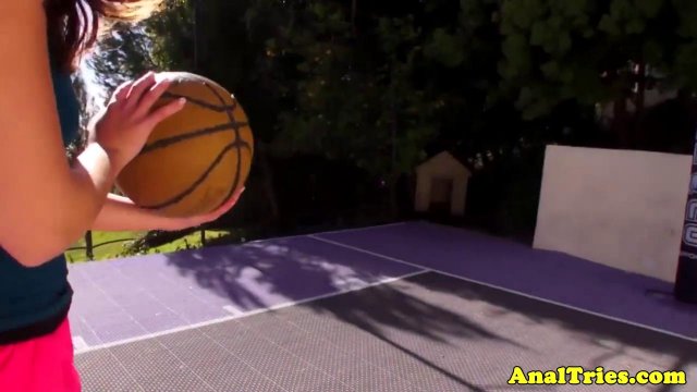 Превью Фанатка с упругой грудью кончила от большого члена капитана баскетбольной команды № 10705