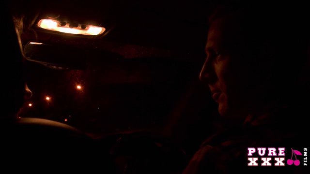 Превью Парень с большим членом снял на тусовке худенькую проститутку и жестко оттрахал ее в киску № 10729