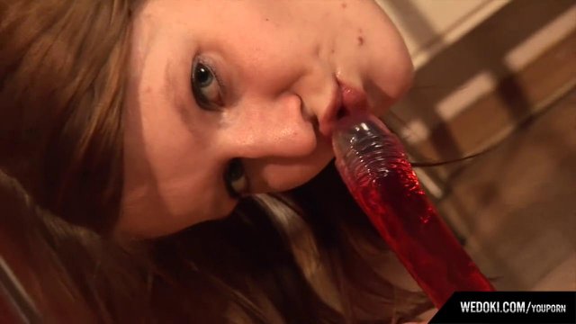 Превью Стройная телка с упругими сиськами тестирует новый резиновый фаллос № 11058