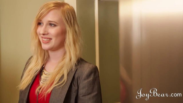 Превью Две подружки с упругими дойками страстно трахнулись на кухне и получили лесбийский оргазм № 11983