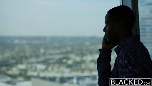 Превью Обнаженная массажистка занялась жестким трахом с темнокожим клиентом № 12782