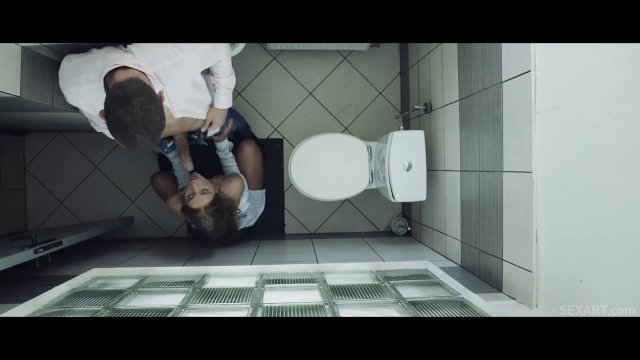 Превью Мачо отымел чужую телочку в киску в туалете стоя № 35054