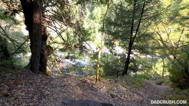 Парень повел блондинку в поход и жарко отымел на природе