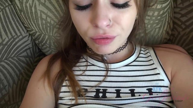 Превью Молодая телка послушно встала раком, чтобы бойфренд трахнул ее № 35211