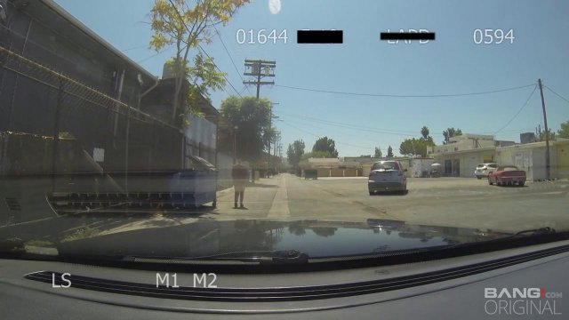 Превью Девка трахается с двумя полицейскими ради своей свободы № 35240