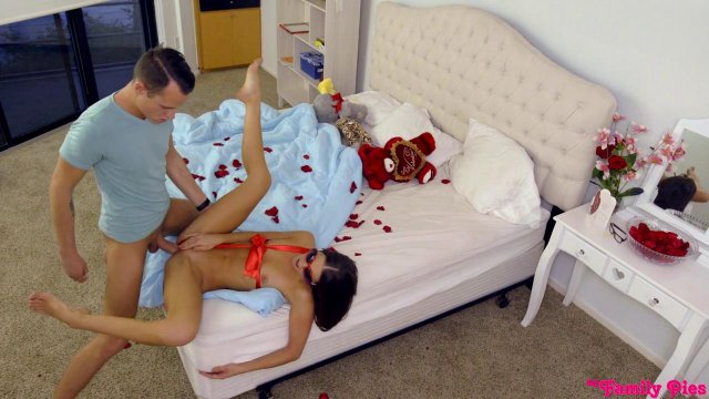 Превью Парень устроил романтический секс своей любимой брюнетке № 35243