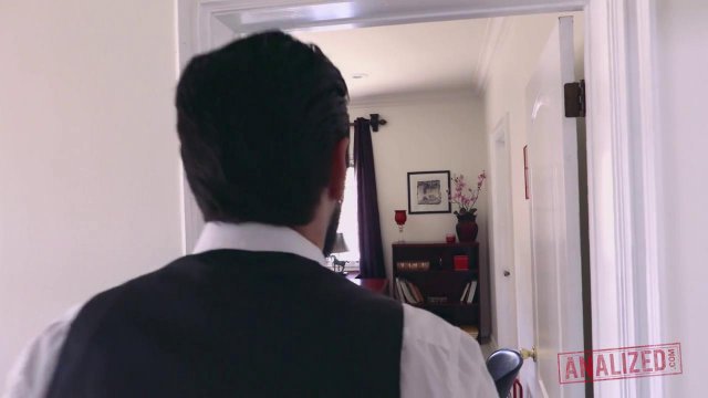 Превью Бородатый мужик трахнул покорную азиатку в тугую киску № 35258