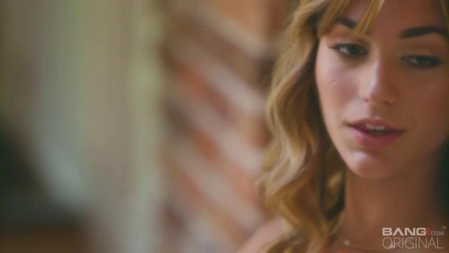 Парень привел друга, чтобы вместе отыметь ненасытную блондинку