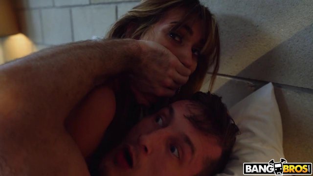 Превью Девушка трахается с бойфрендом сестры, пока та мирно спит № 35262