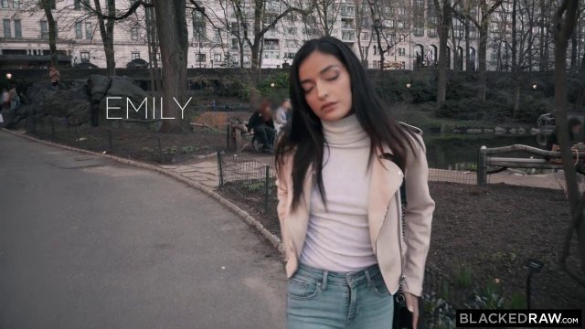 Превью После вечеринки брюнетка приехала к негру домой трахаться № 35272