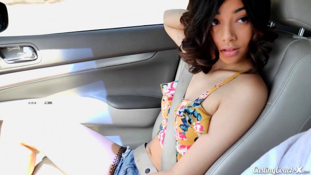 Превью Латинка хотела устроиться на работу, но хозяин отымел ее прежде, чем взять № 35302