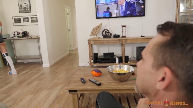 Превью Зрелый мужик уболтал молодую цыпочку на жаркий секс и взаимные оральные ласки № 35308