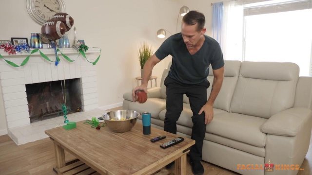 Зрелый мужик уболтал молодую цыпочку на жаркий секс и взаимные оральные ласки