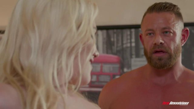 Превью Ненасытной красотке два мужика устроили незабываемый секс втроем № 35347