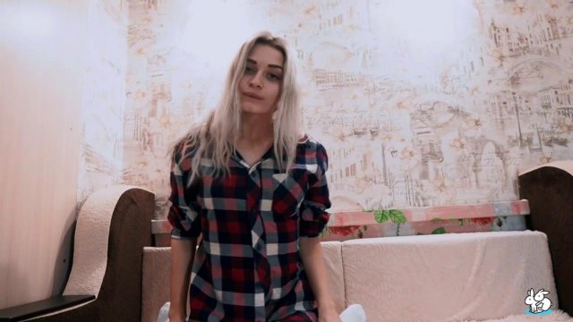 Превью Молодая девица кайфует от жесткого проникновения с парнем № 35392