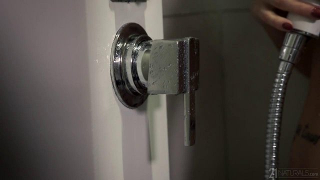 Превью Парочка любит заниматься сексом на кухне, возбуждая друг друга нежными ласками № 35407