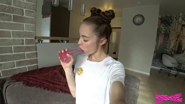 Превью Молодая девушка соблазнила друга своего брата и прокатилась на стояке № 35411