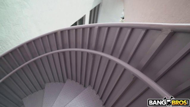 Превью Блондинка делает бородачу глубокий минет и глотает сперму № 35421