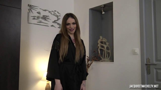 Превью Шикарная телочка дрочит киску, а потом долбится в вагину с самцом № 35455