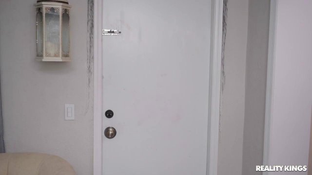 Превью Романтичный секс со стройной красоткой, которая любит быть сверху № 35459