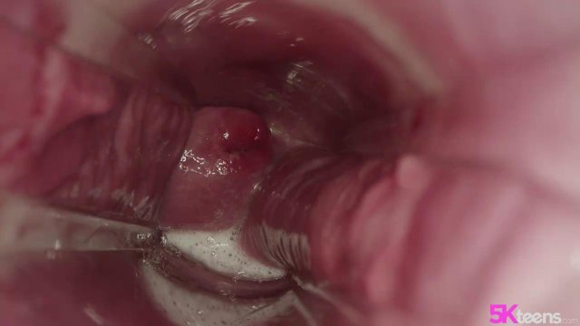 Превью Молодая телка с бритой вагиной нежно стонет от жаркого секса № 35470