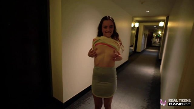 Превью Худая телочка любит секс-игрушки и страстный секс с приятелем № 35500