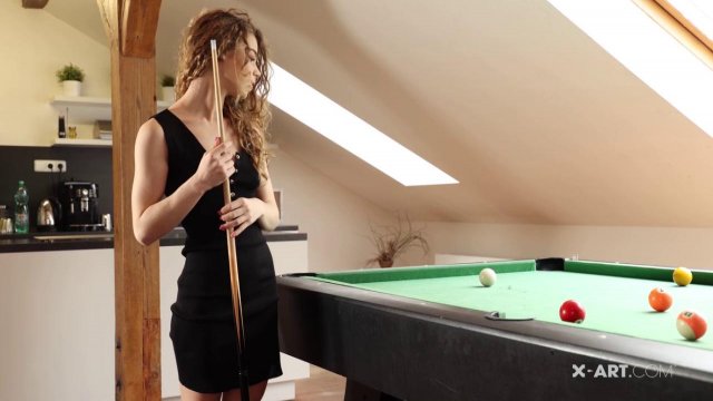 Превью Парень прервал игру, чтобы отыметь на бильярдном столе красотку в пилотку № 35515