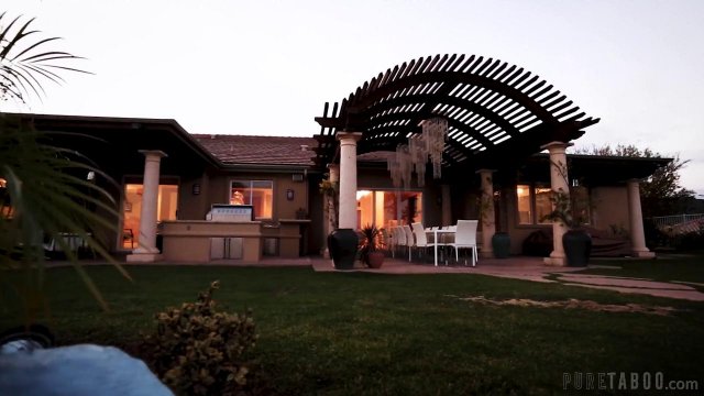 Две подружки устроили тройничок с парнем