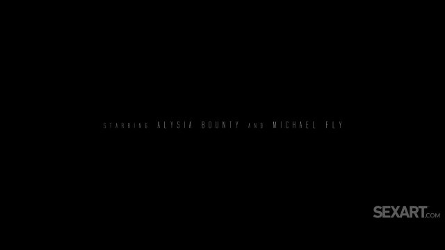 Превью Мужчина завалил красотку на кровать и как следует трахнул № 36340