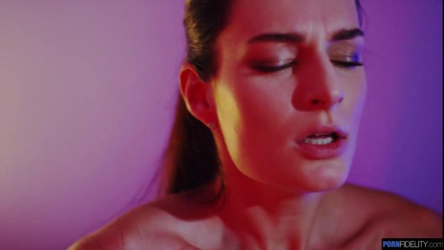 Превью Парочка уединилась в спальне для страстного секса № 36347