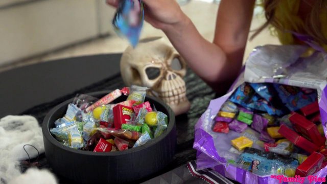 Превью Девушки сексуально поздравили парня с Рождеством № 36386