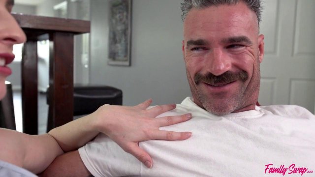 Превью Два друга устроили сексуальный квартет с девками № 36412