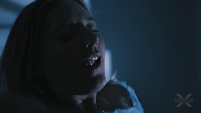 Превью Парень отжарил подругу жены ночью, пока она не видела № 36414