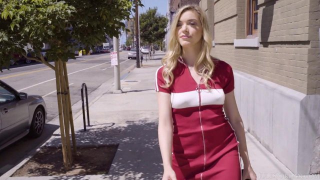 Блондинка познакомилась с негром и охотно ему отдалась