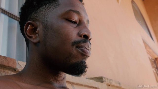 Превью Девушке в чулках нравится прыгать на члене негра № 36439