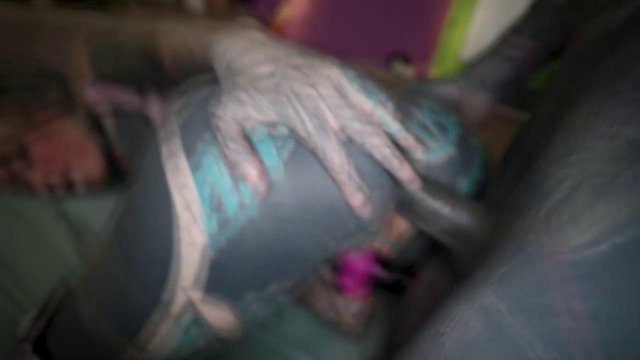 Превью Татуированная курва жестко долбится с мужиком во все дырочки № 38809