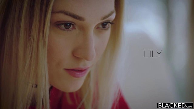 Превью Блондинка в восторге от большого черного члена и принимает его в щелку № 38827