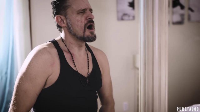 Превью Блондинка возбуждается от куни и позволяет трахать себя чужому мужику № 38840