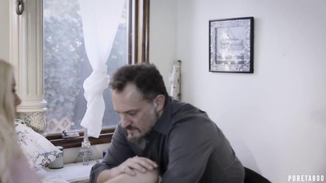 Превью Блондинка возбуждается от куни и позволяет трахать себя чужому мужику № 38840