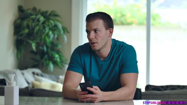 Превью Худышка с маленькими сиськами была энергично оттрахана в киску № 38842