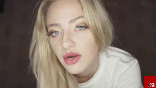 Блондинка глубоким отсосом порадовала своего приятеля