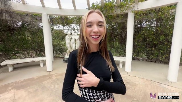 Угостил девушку мороженым а потом и своим сладким членом