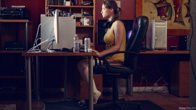 Превью Геймерша не против сделать перерыв ради яркого секса № 41486