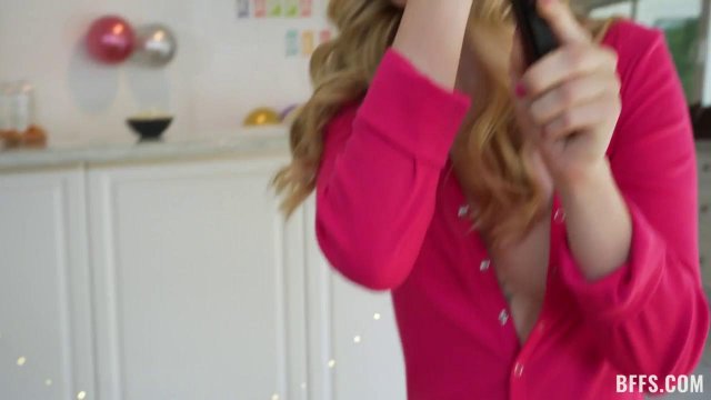 Превью Парень крепким членом осчастливил сразу трех красоток № 41534