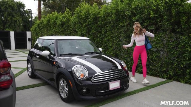 Превью Страстная милфа оказалась верхом на члене тренера № 41634