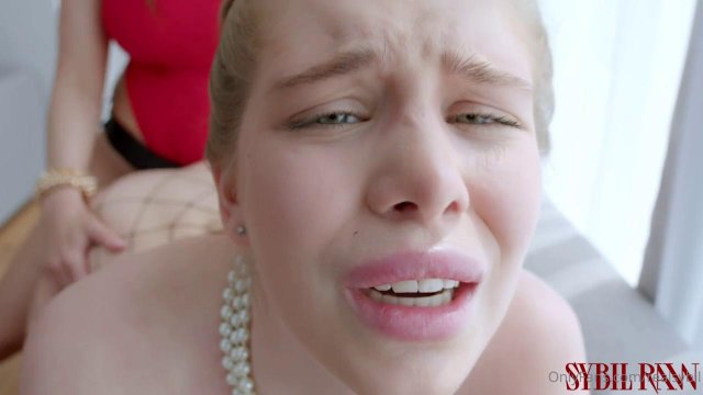 Превью Рыжая лесби как следует отжарила киску подруги страпоном № 41650