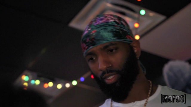 Превью Трахает в развлекательном центре горячую подругу № 42684