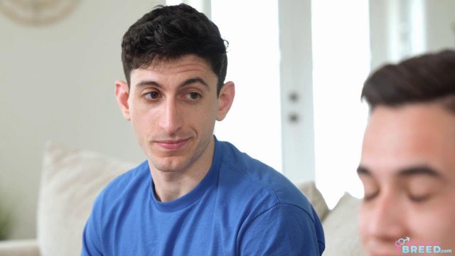 Сучка сосет два члена и дает себя трахнуть