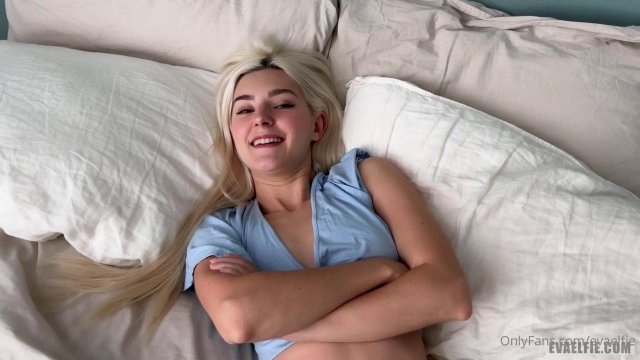 Превью Блондинка неподдельно стонет от оргазма на члене любимого № 42742