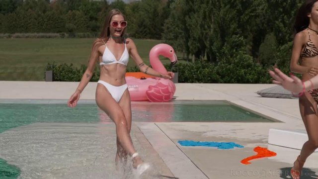 Превью Три худые сучки жаждут кончать в групповухе № 42829